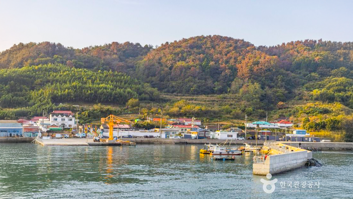 두개의 항구, 여유로운 섬 산책